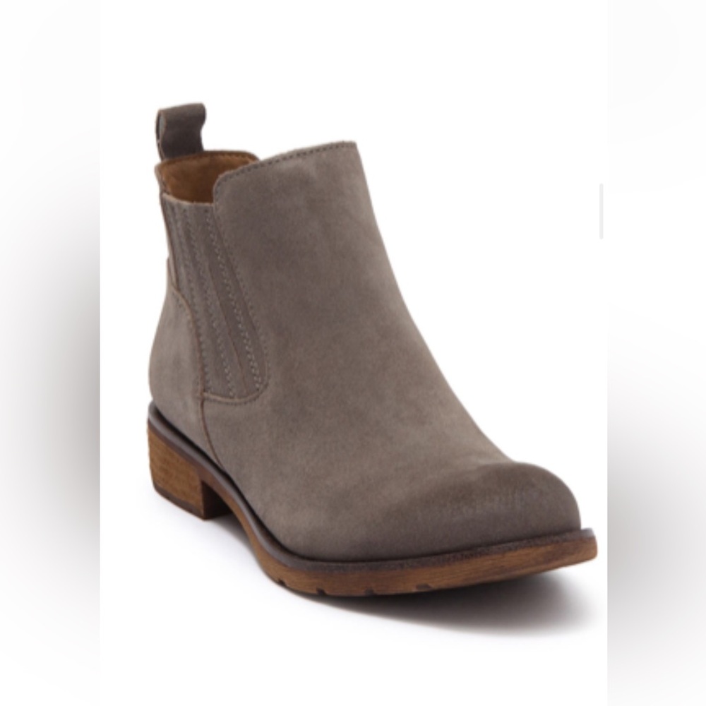 Sofft Grey Suede Chelsea Boots Womens Size 7 NWT